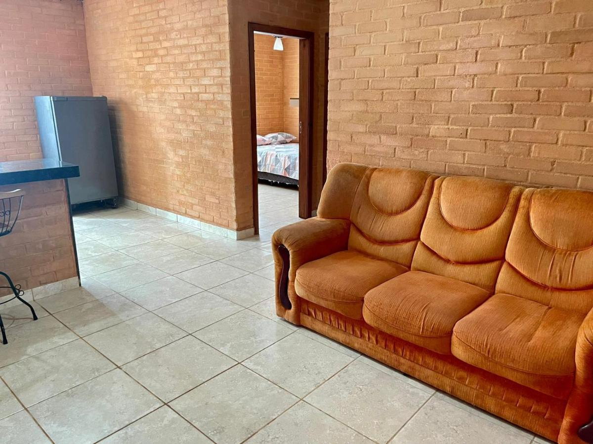 Flat De 2 Quartos Com Ar Na Area De Gv Com Conzinha Completa-garagem-wifi-bom P Grupos Ou Familias Ou Empresas * Governador Valadares